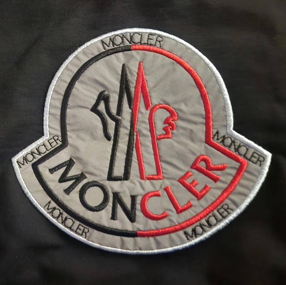 Moncler Black Logo Crew Neck Sweater Size Xl - Picture 2 of 7